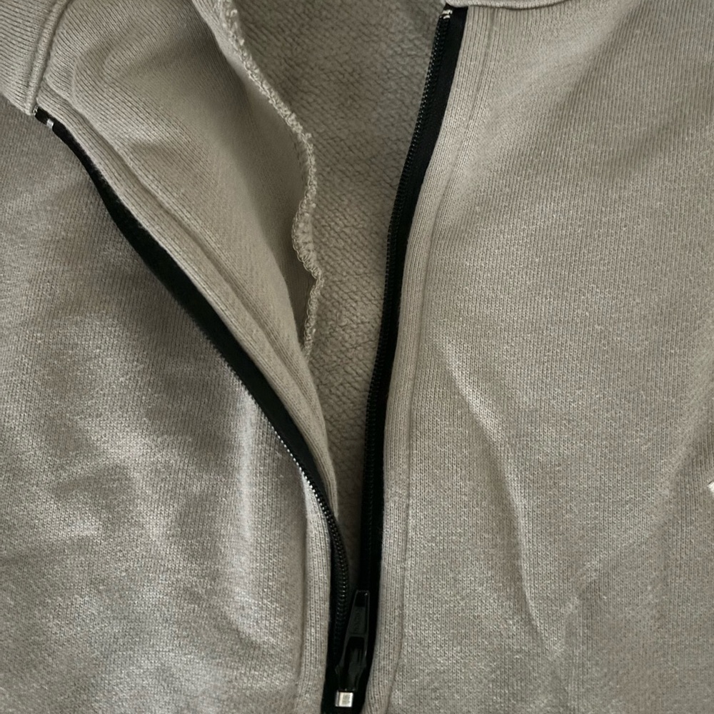 white fox s/m taupe zip up crewneck ! - Picture 4 of 5